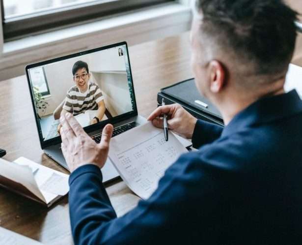 photo of English tutor teaching a student